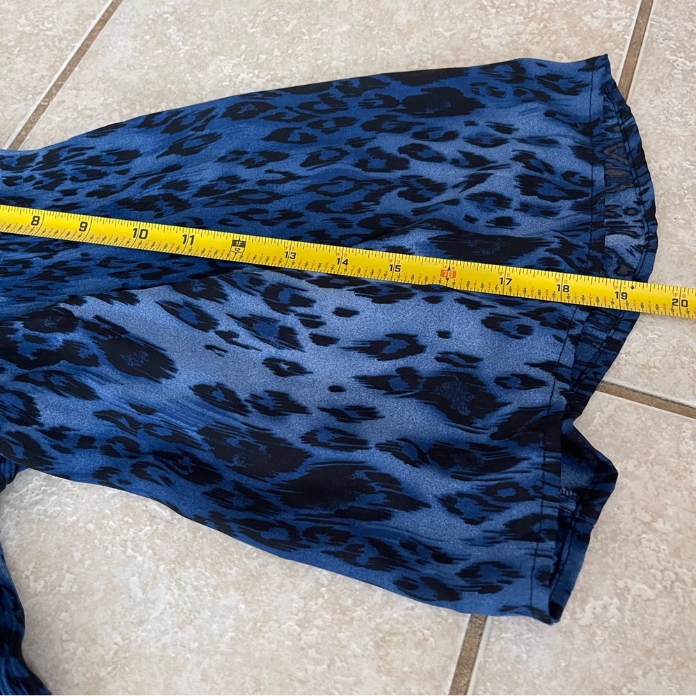 Catherines Womens Flare Sleeve Tunic Top Sz 4X Animal Print Blue Mob Wife Mature - Picture 7 of 7